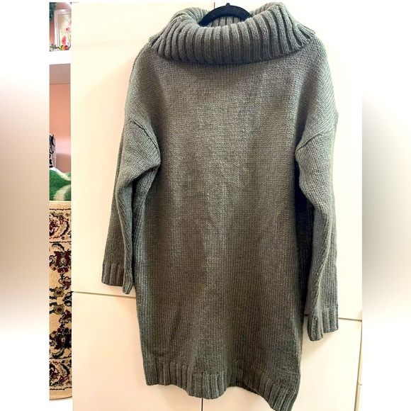Cozy Knit Turtleneck Sweater Dress ASOS oversized Size 6 - Picture 1 of 7